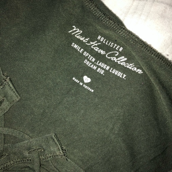Army green extra small Hollister t-shirt. - Picture 3 of 3